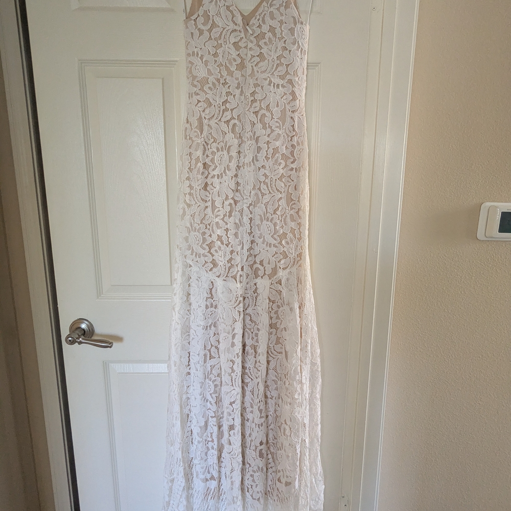 Elegant White Lace Dress - Picture 9 of 10